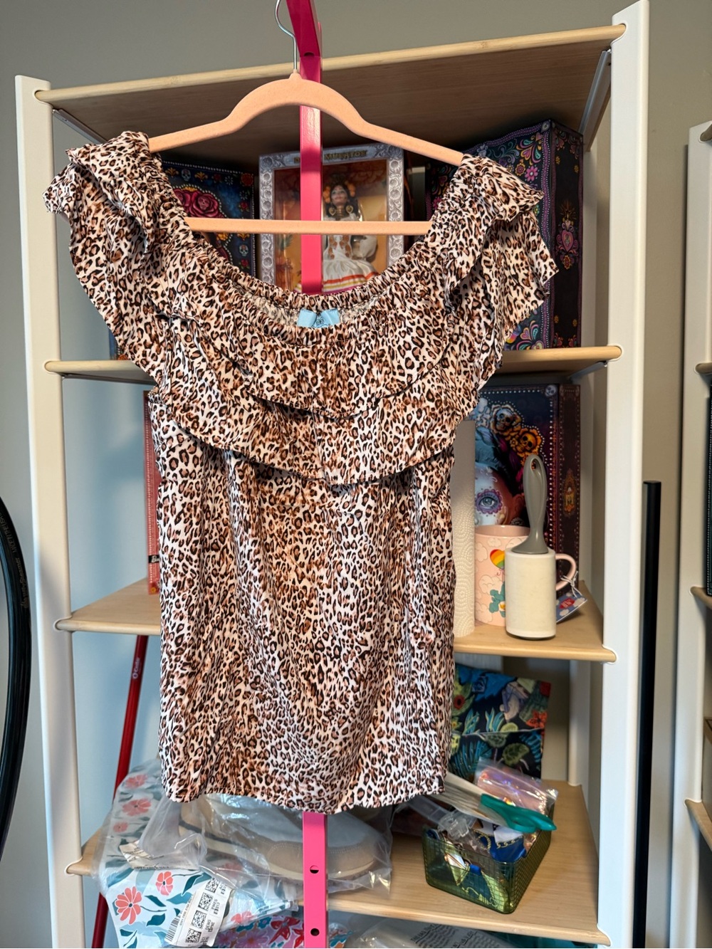 CeCe Off the Shoulder Animal Print Top 🐆✨ - Picture 4 of 5